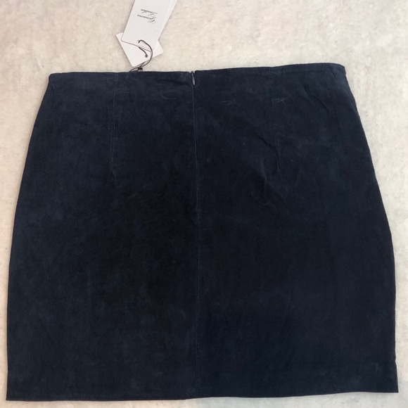 🔥HOST PICK MANGO SUEDE Navy Blue SUEDE Skirt NWT - Picture 2 of 8